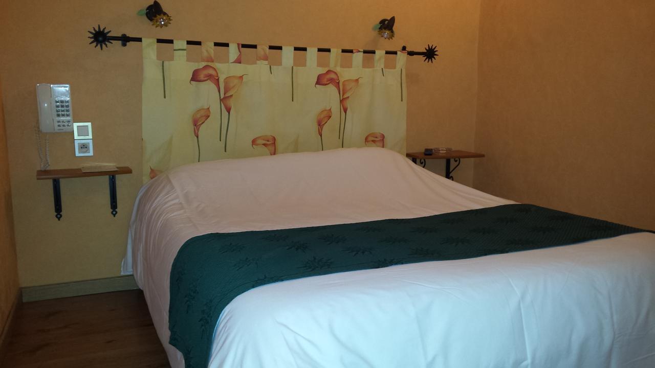 Hostellerie Le Mirabeau Peyrolles-en-Provence ภายนอก รูปภาพ